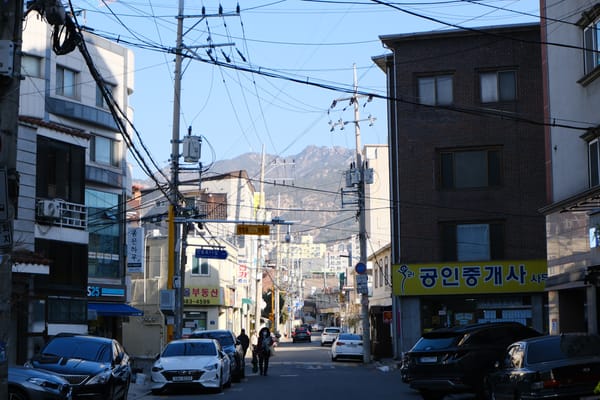우리 동네는 유난히 산이 많이 보인다.